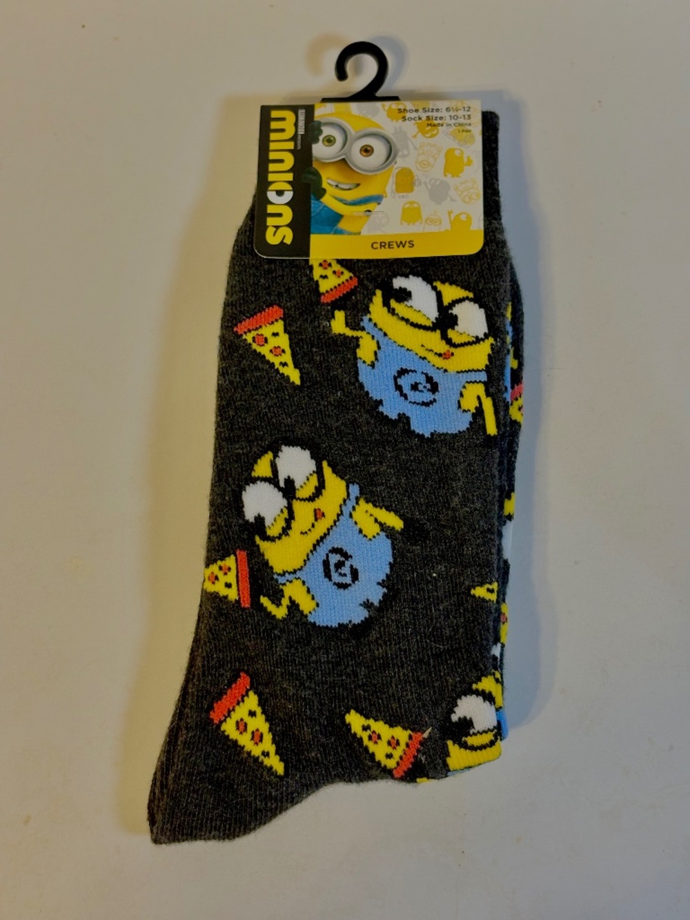 Illumination Despicable Me Minions Adult Crew Socks Fits Size 6.5-12 Brand New